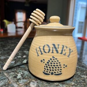 Pfaltzgraff 16oz Honey Pot With Lid & Dipper